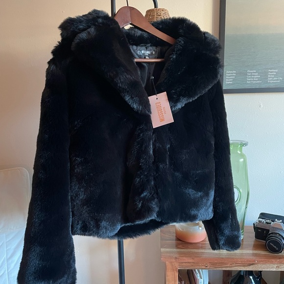 Black faux fur fluffy jacket - Picture 1 of 3